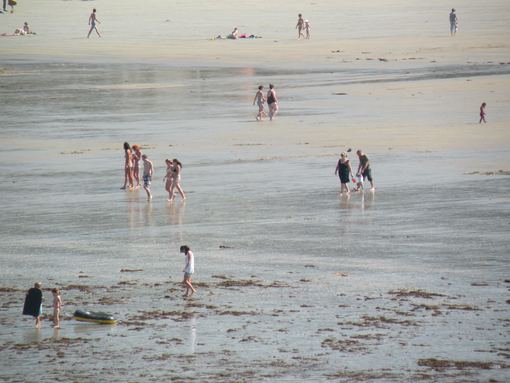  filles en maillot de bain 